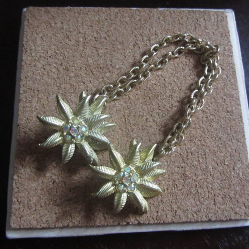 1950Er Jahre Goldblumen Pullover Wache | 50Er Mid Century Classic Pulloverklammern von LesFemmesVintageNYC