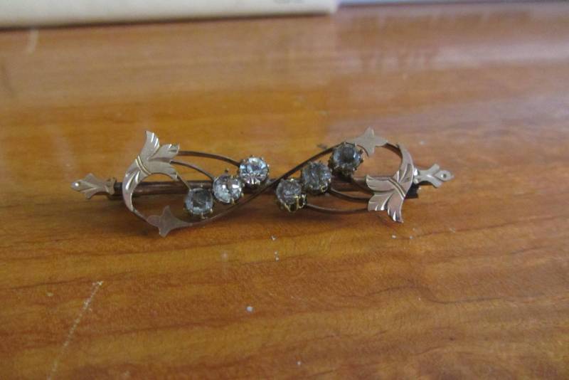 Antike Gold Und Strass Brosche von LesFemmesVintageNYC