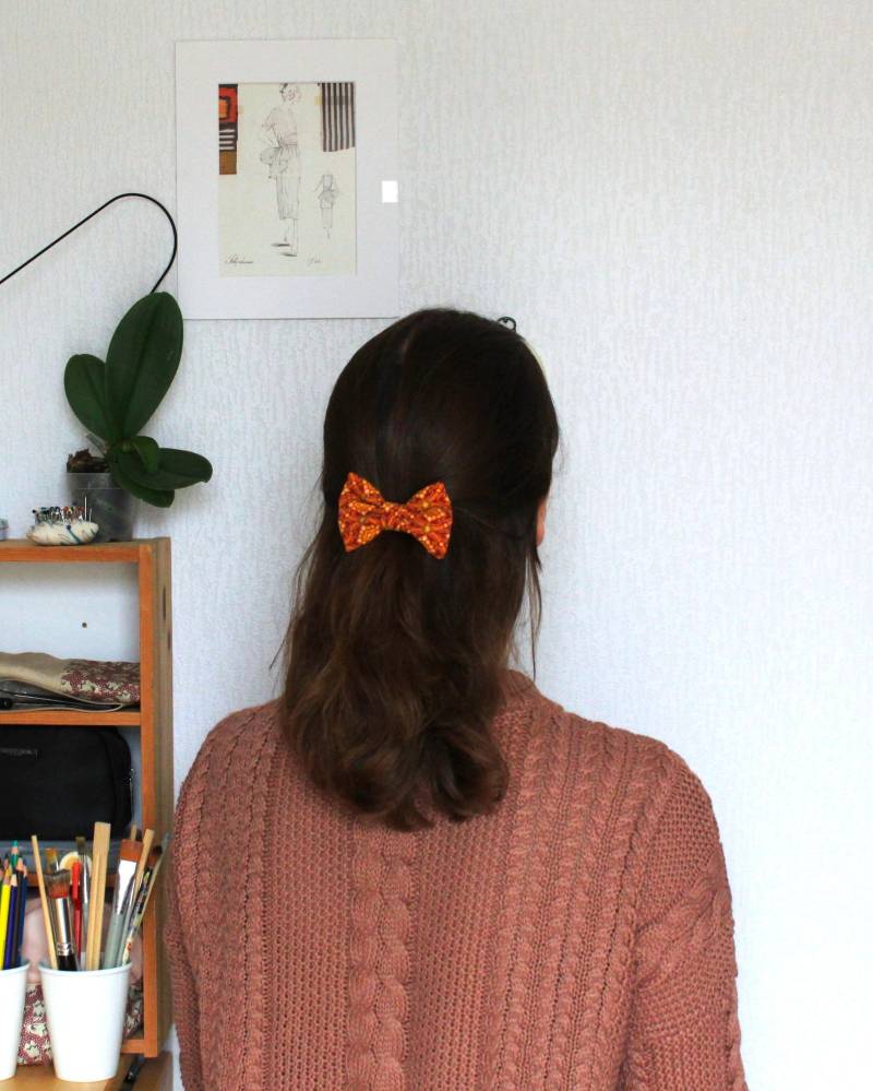 Orangefarbene Haarspange Mit Schleife Und Grafikdruck Orangefarbene Haarspange Mit Schleife Und Grafikdruck von LesNoeudsNoeuds