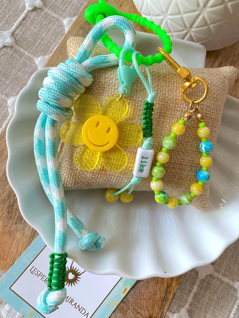 Taschenanhänger, Paracord-Schlüsselanhänger, Smiley-Taschenanhänger, Trendiger Schmuck, Geschenkidee von LesPerlesdeMiranda