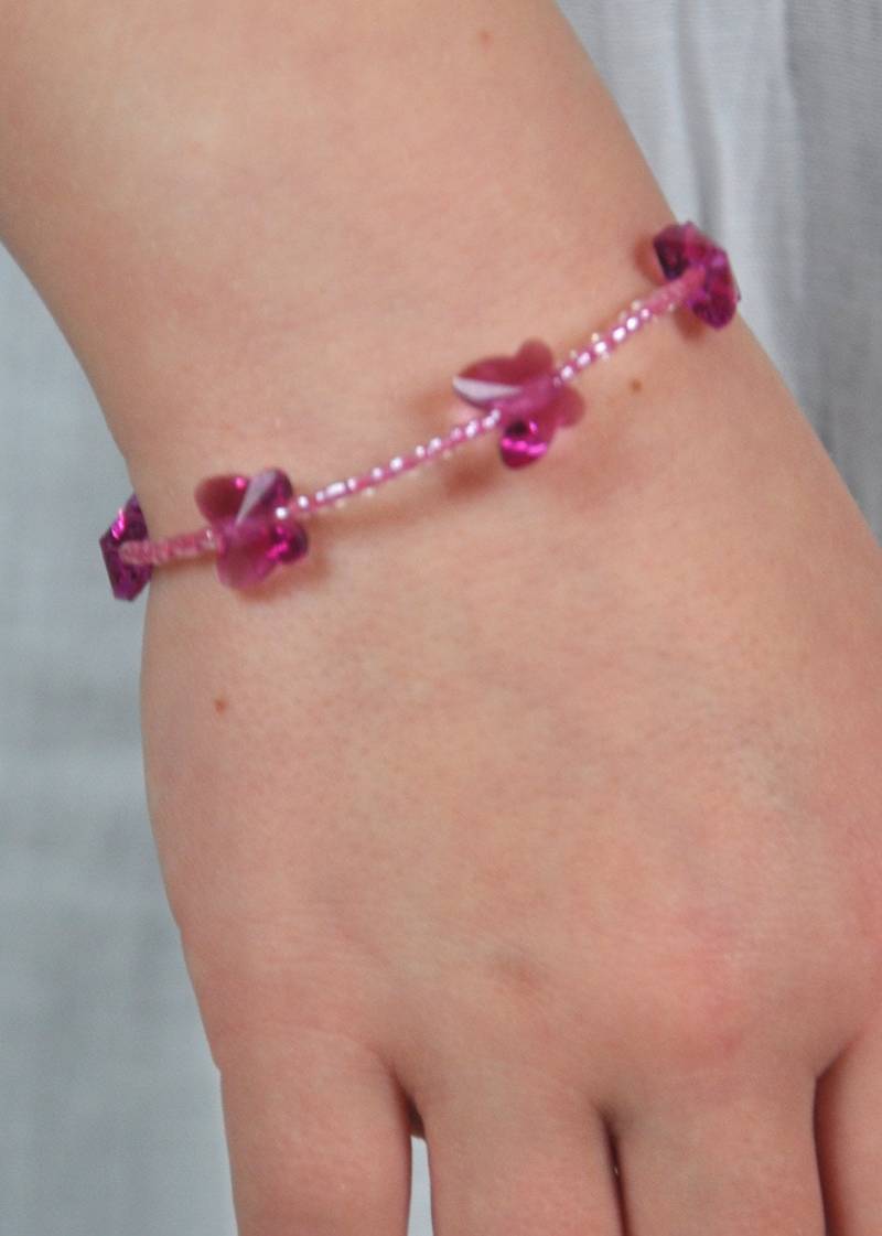 Armband Für Kleine Mädchen "Little Butterflies" in Facettierten Felsperlen Und Schmetterlingen Aus Swarovski Kristall von LesPetitesPrincesses