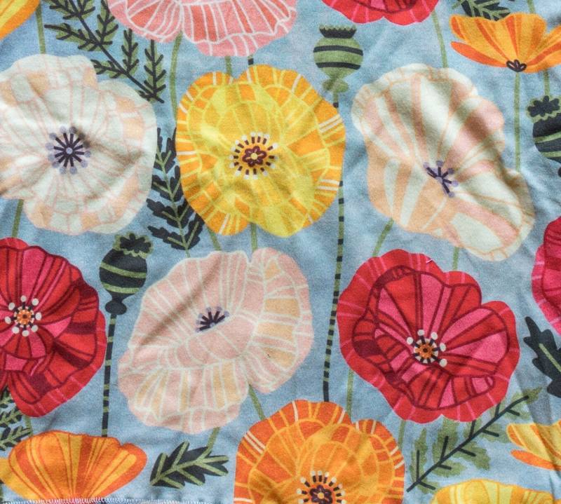 Kindershirt Mohnwiese von LesPigeonsMadagaskar