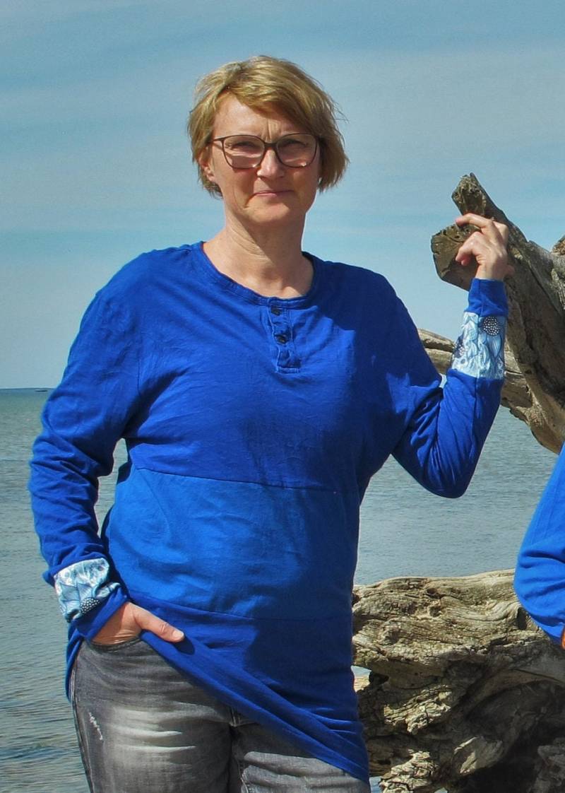 Langarmshirt Blumenblau Langarmshirt Blumenblau von LesPigeonsMadagaskar