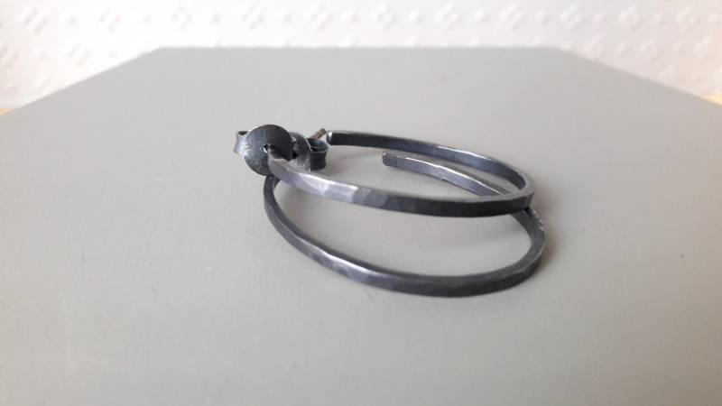Silberne Creolen, Schwarze Silber Oval Bold Handgemachter Schmuck, Schmetterling Moderne Creolen Silberne Creolen, Schwarze Silber Oval Bold Handgemachter Schmuck, Schmetterling Moderne Creolen von LesThings