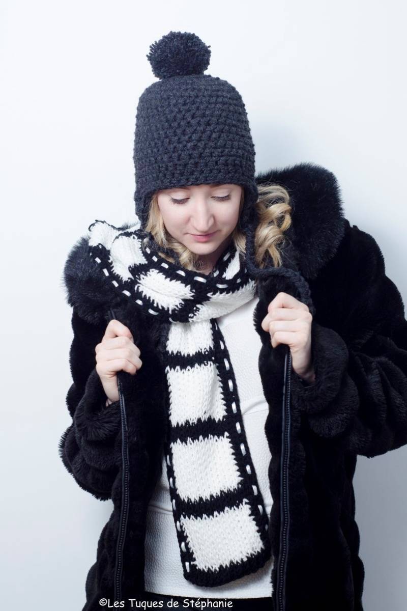 Individuell Gehäkelte Beanie Mit Microfleece-Futter, Bommel Und Ohrenklappen Individuell Gehäkelte Beanie Mit Microfleece-Futter, Bommel Und Ohrenklappen von LesTuquesDeStephanie