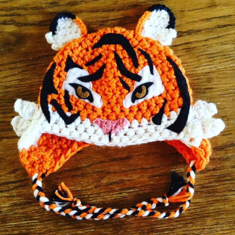 Individuell Gehäkelte Tigermütze Mit Microfleece-Futter, Wildtiermütze Filzstreifen Individuell Gehäkelte Tigermütze Mit Microfleece-Futter, Wildtiermütze Filzstreifen von LesTuquesDeStephanie