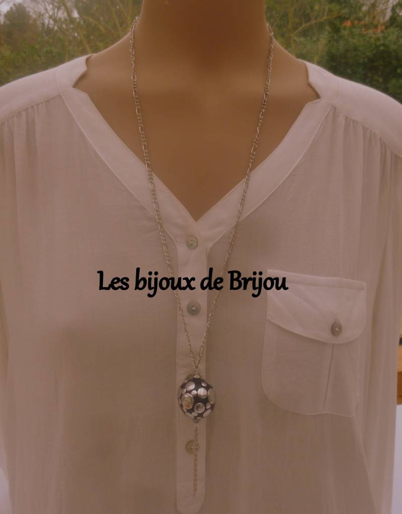 Halskette Mit Großen Schwarzen Kugel Silber Erbsen Und Kette Montiert An Einer Silberkette von LesbijouxdeBridget