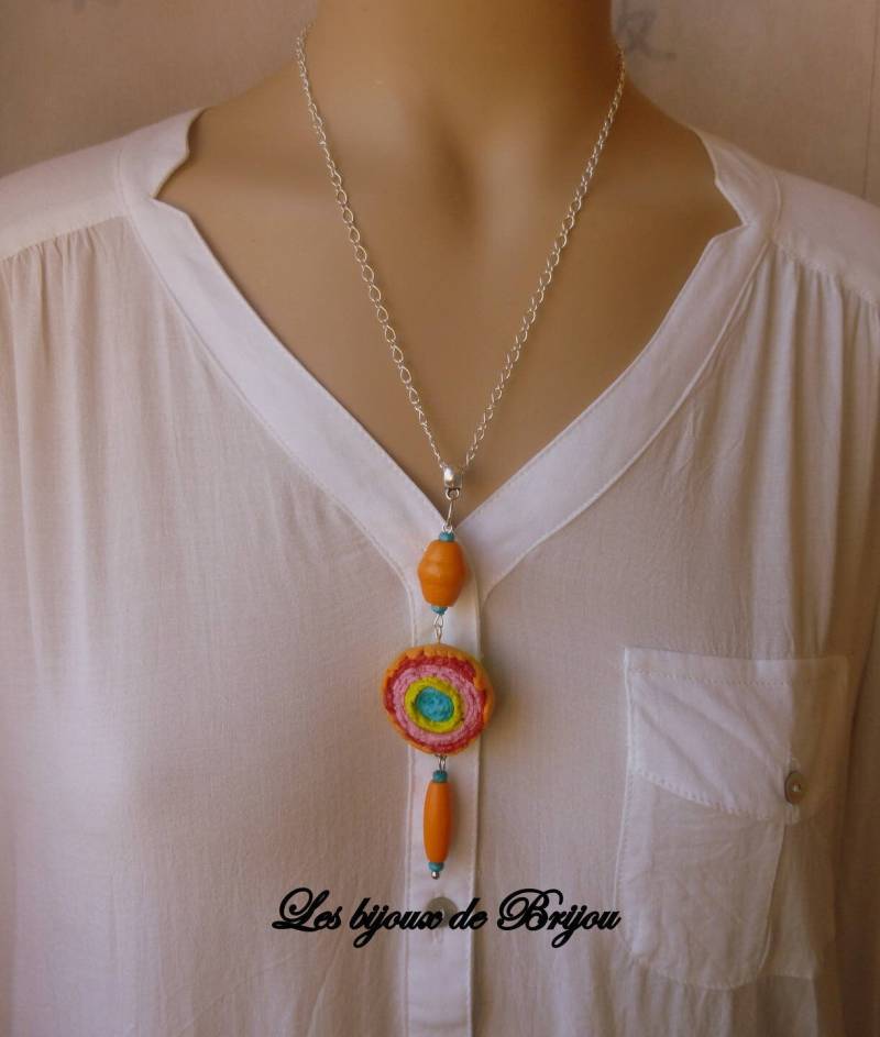 Mittellange Hängende Halskette Aus Mehrfarbiger Polymerpaste Und Holz von LesbijouxdeBridget