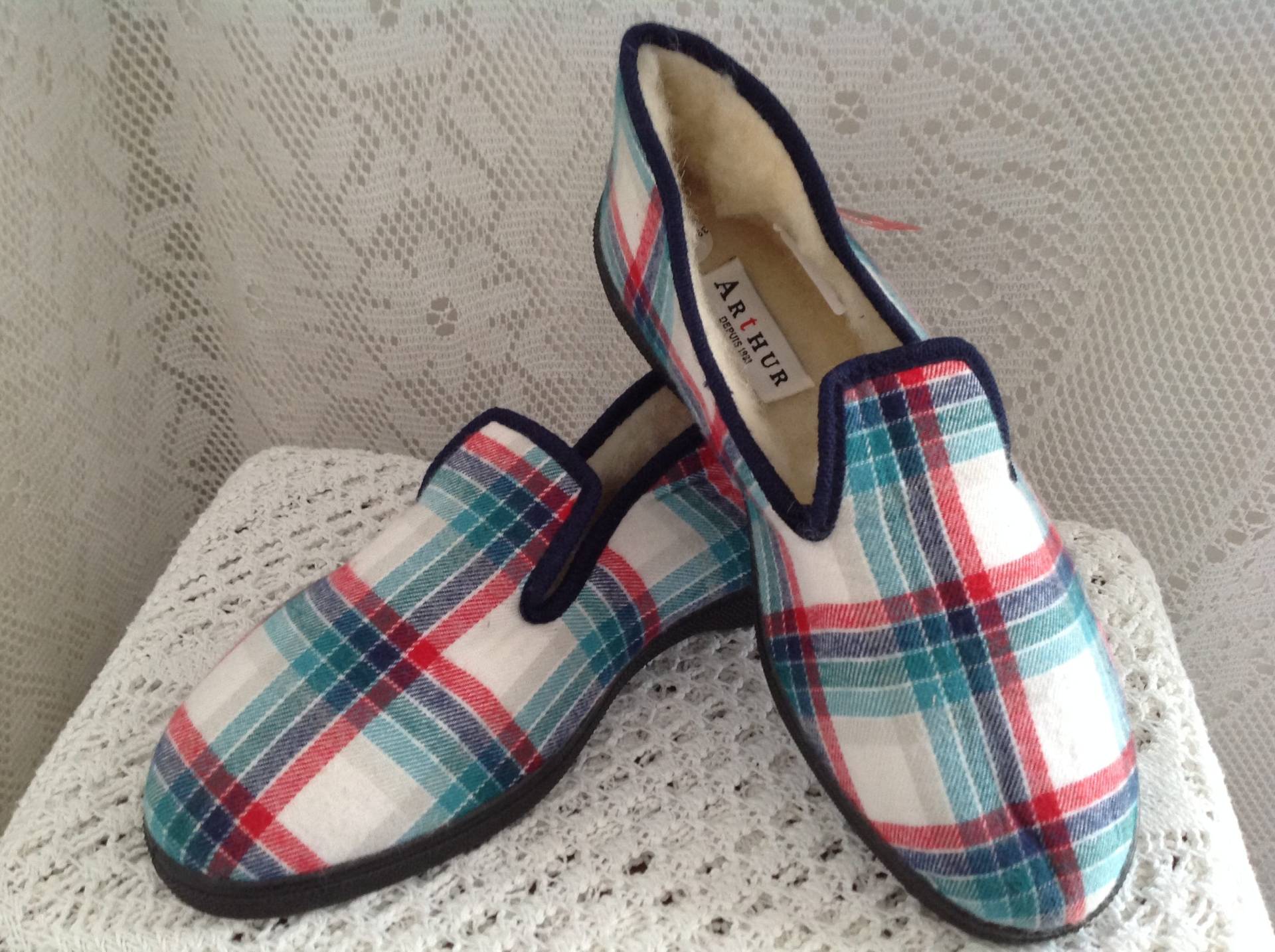 Arthur Hausschuhe Aus Gestreifter Leinwand Vintage Größe 39/40 Karierte Kammerschuhe Innenschuhe Made in France von Lesfeuxantiques