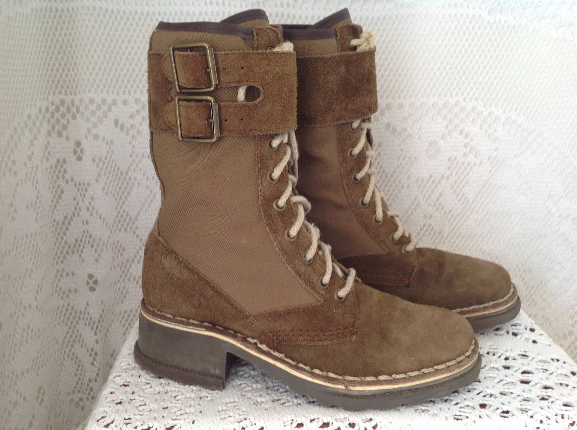 Wildleder Und Canvas Stiefeletten Größe 36 Strikers Vintage Plateauschuhe von Lesfeuxantiques