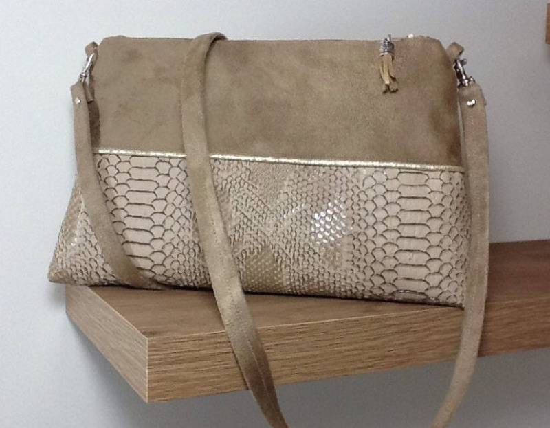 Damen-Umhängetasche in Kamel Und Gold/Handtasche Mit Reißverschluss, Wildleder, Beiges Goldenes Reptilien-Kunstleder Anpassbare Clutch von Lesfilsdisa