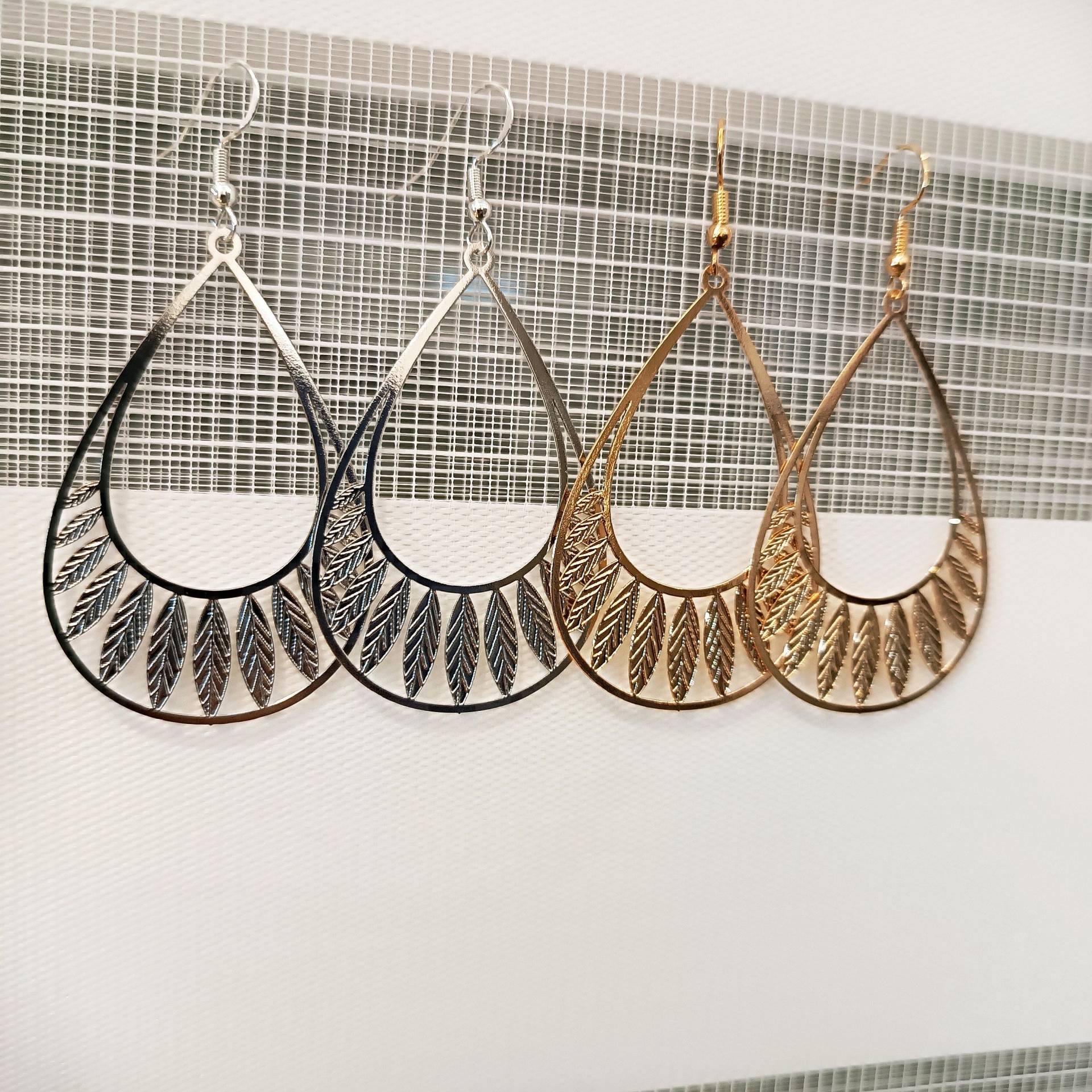 Filigrane Ohrringe, Natur Blatt Motiv, Leichte Ornament von Lesinja