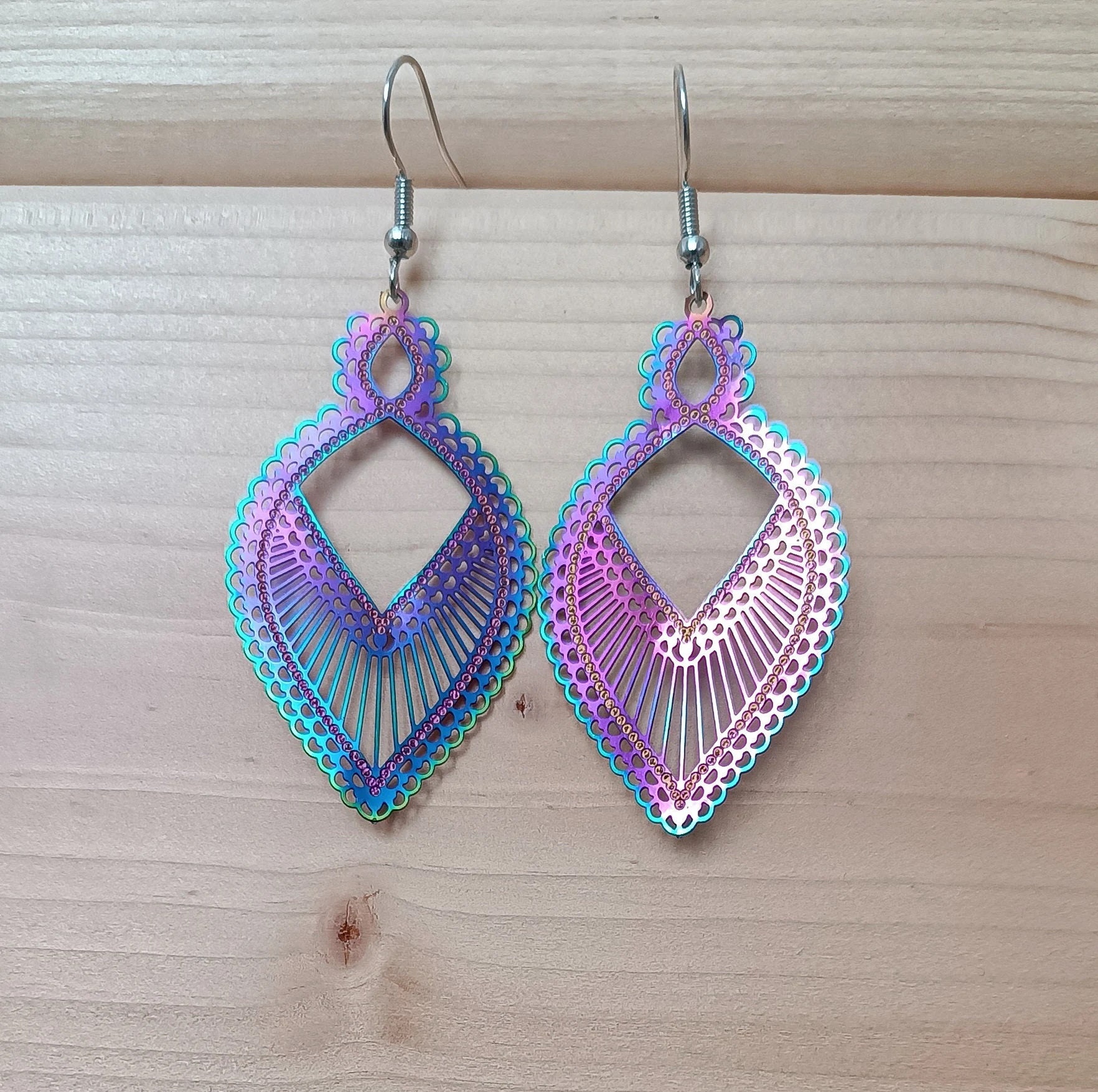 Filigrane Ohrringe Hängend Leicht Ornament Bunt Geschenkbox, Etui Filigrane Ohrringe Hängend Leicht Ornament Bunt Geschenkbox, Etui von Lesinja