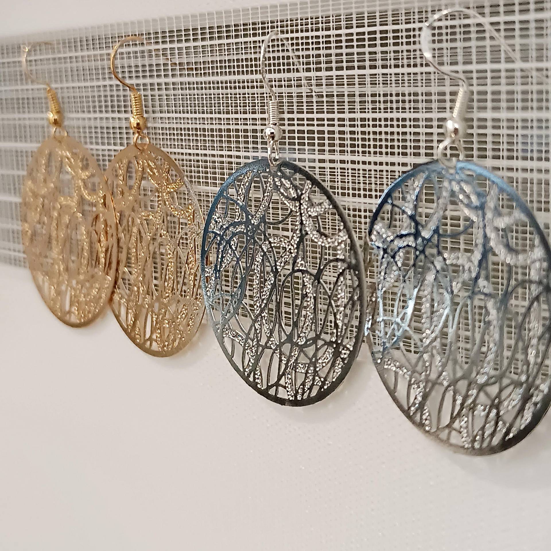 Filigrane Ohrringe Hängend Leicht Ornament von Lesinja