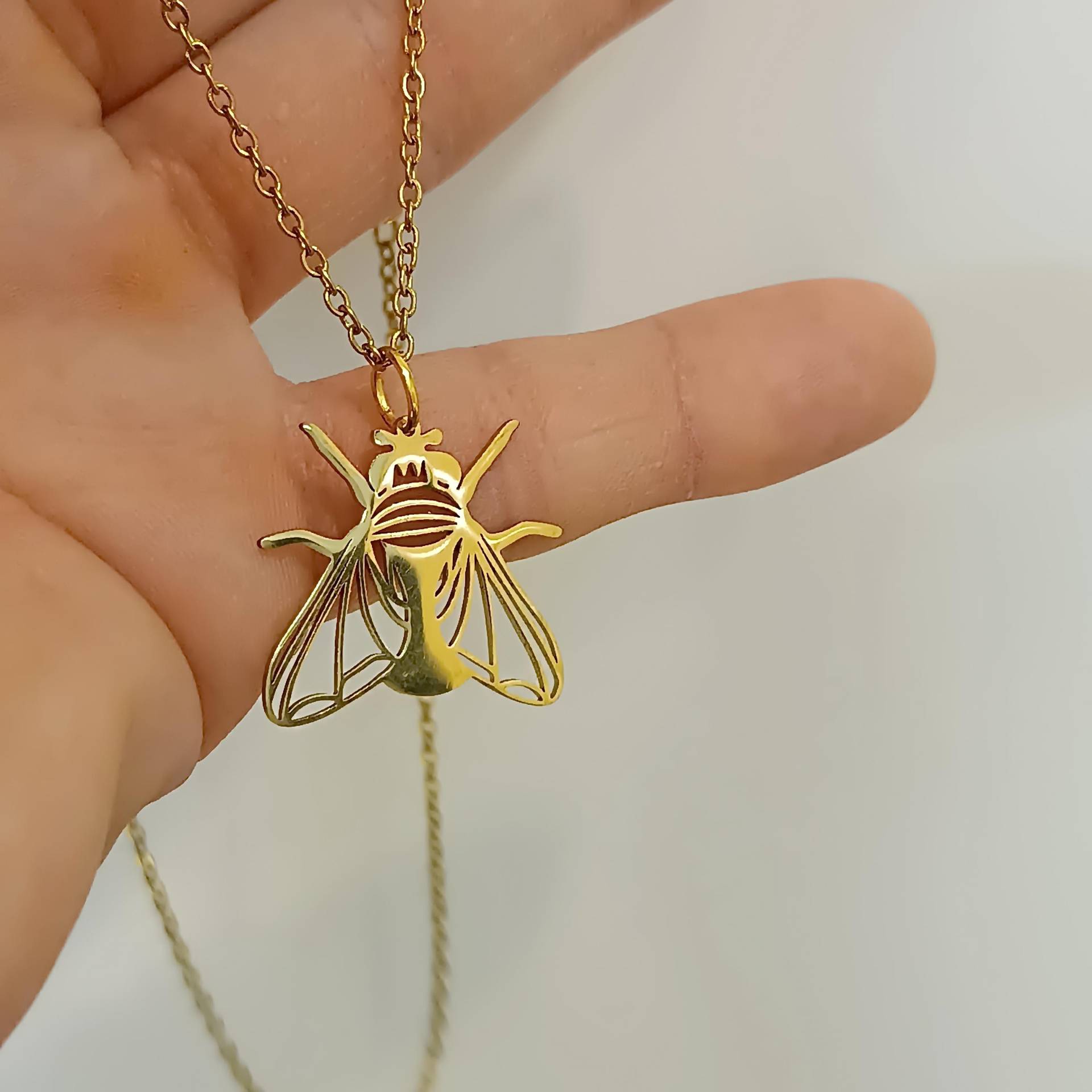 Insekt Halskette, Dünn Edelstahl in Gold von Lesinja