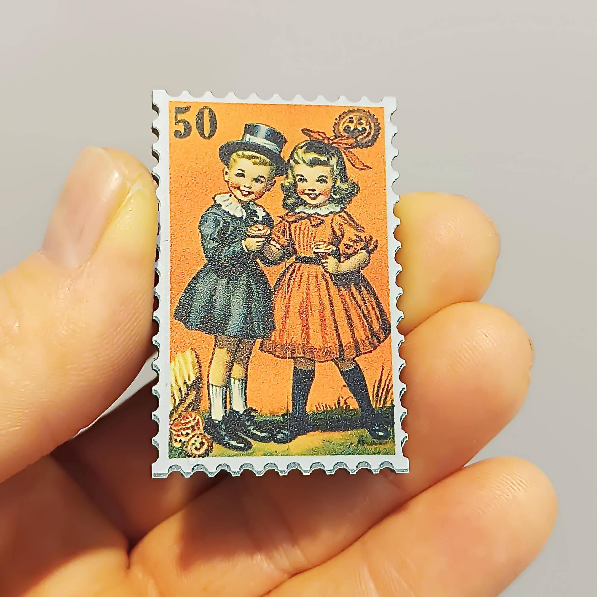 Briefmarke Retro, Kinder, Brosche Anstecker Pin Vintage Acryl Lasercut Briefmarke Retro, Kinder, Brosche Anstecker Pin Vintage Acryl Lasercut von LesinjaLaden