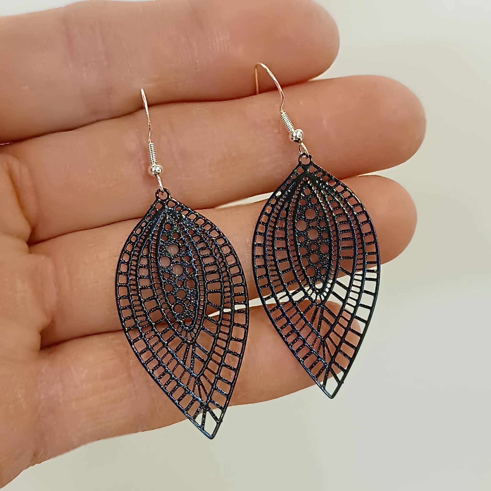 Filigrane Ohrringe Hängend Leicht, in Schwarz, Ornament, Etui, Boho Filigrane Ohrringe Hängend Leicht, in Schwarz, Ornament, Etui, Boho von LesinjaLaden