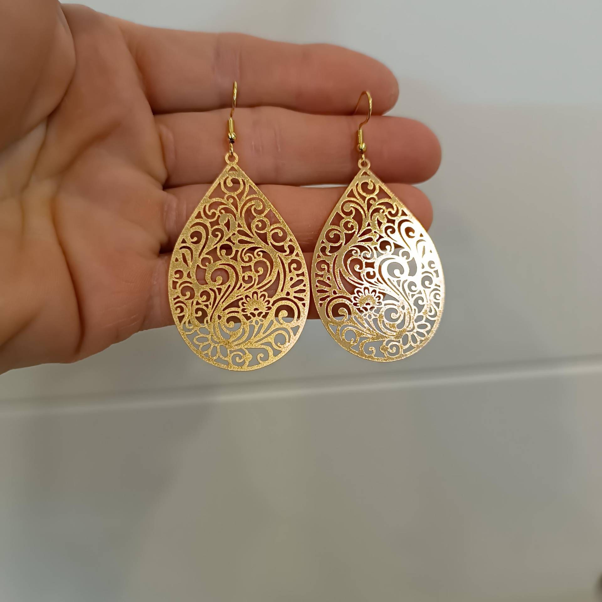 Filigrane Ohrringe Hängend Leicht Ornament Geschenkbox, Etui, Boho Filigrane Ohrringe Hängend Leicht Ornament Geschenkbox, Etui, Boho von LesinjaLaden