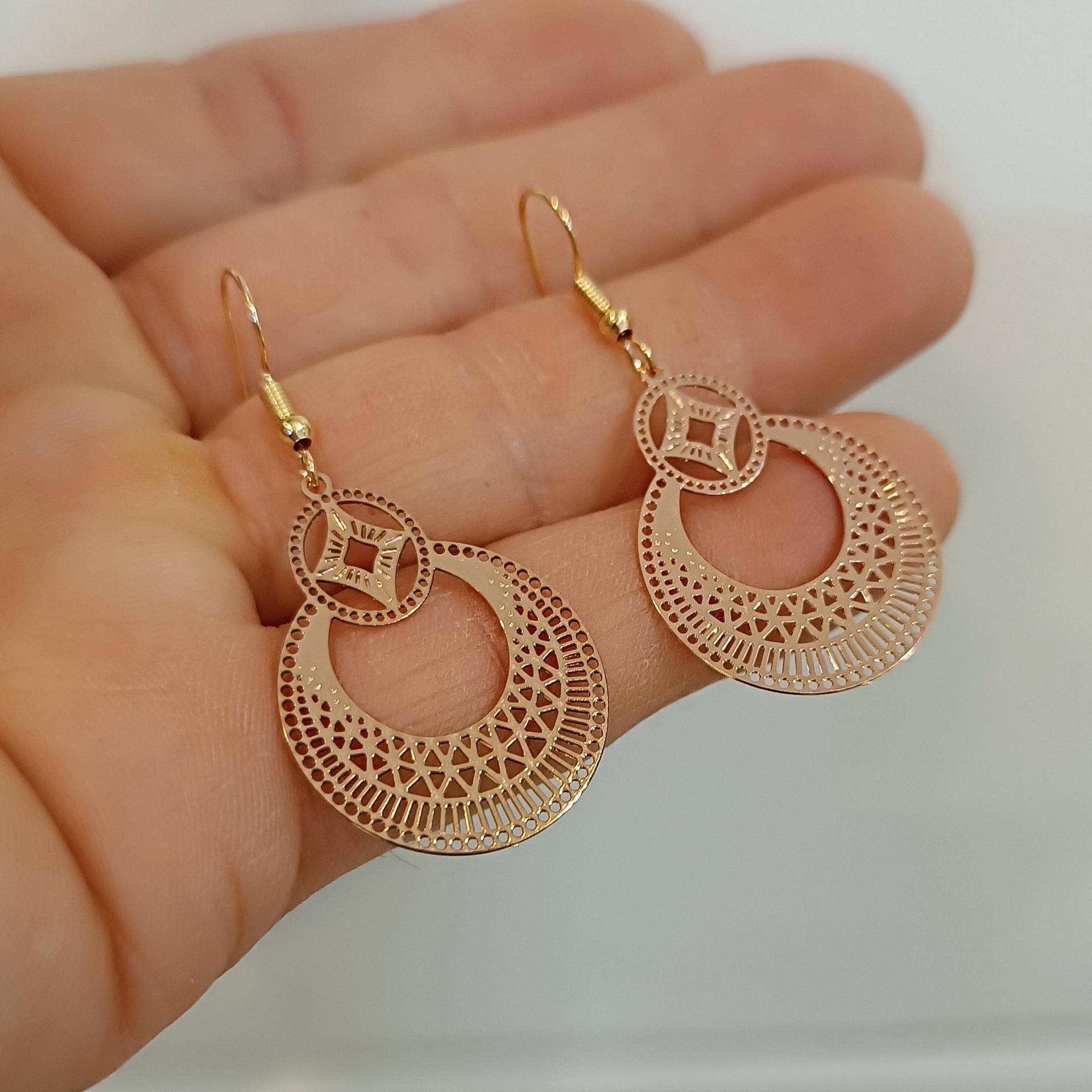 Filigrane Ohrringe Hängend Leicht Ornament Geschenkbox, Etui, Boho Filigrane Ohrringe Hängend Leicht Ornament Geschenkbox, Etui, Boho von LesinjaLaden