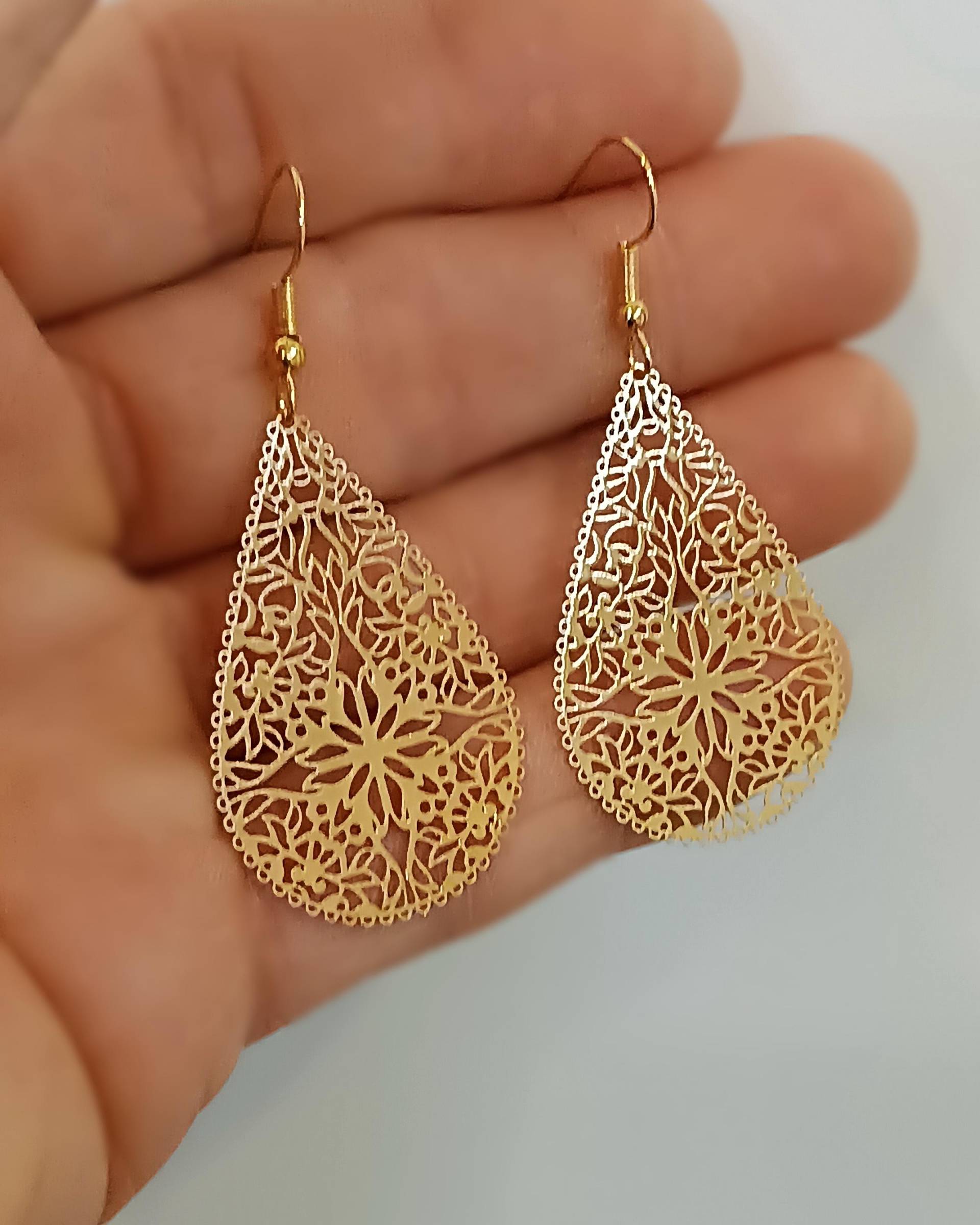 Filigrane Ohrringe Hängend Leicht Ornament Geschenkbox, Etui, Boho von LesinjaLaden