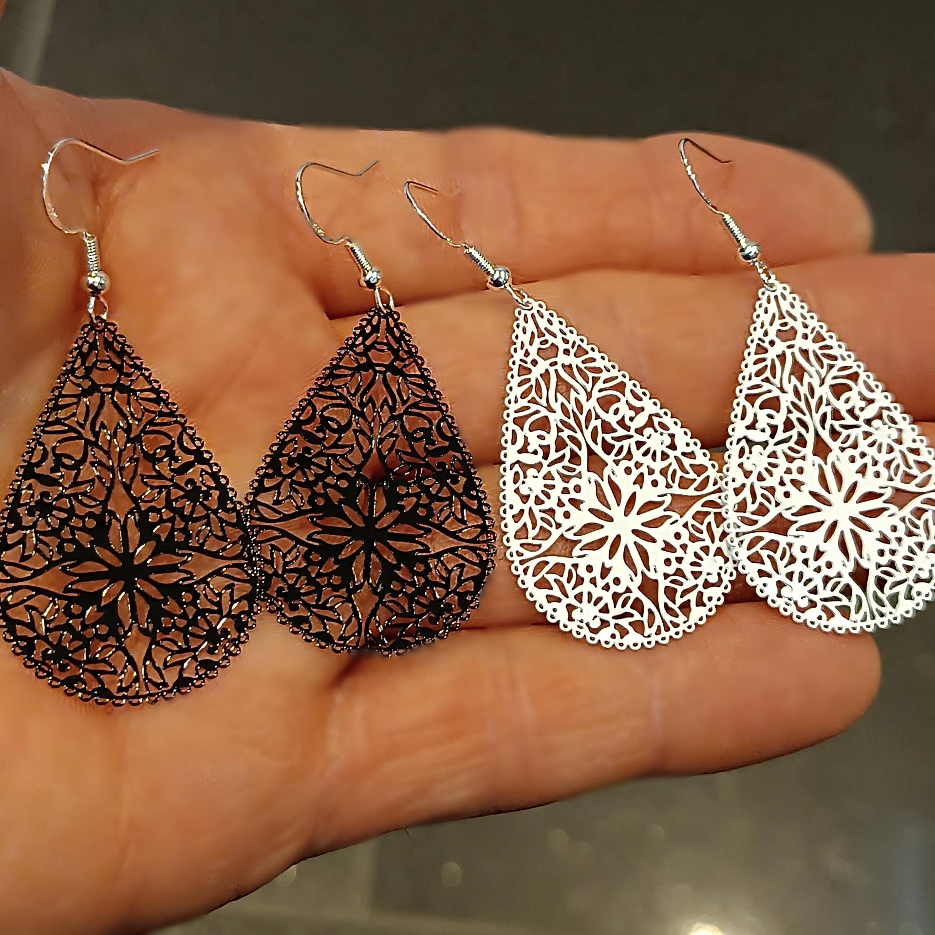 Filigrane Ohrringe Hängend Leicht Ornament Geschenkbox, Etui, Boho von LesinjaLaden