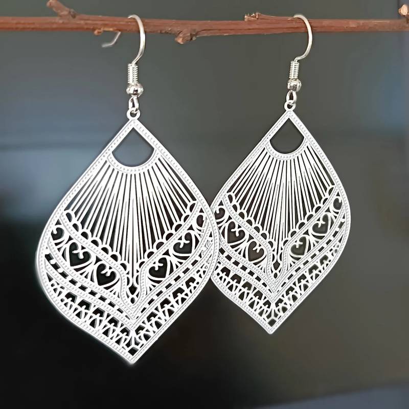 Filigrane Ohrringe Hängend Leicht Ornament Geschenkbox, Etui, Boho Filigrane Ohrringe Hängend Leicht Ornament Geschenkbox, Etui, Boho von LesinjaLaden