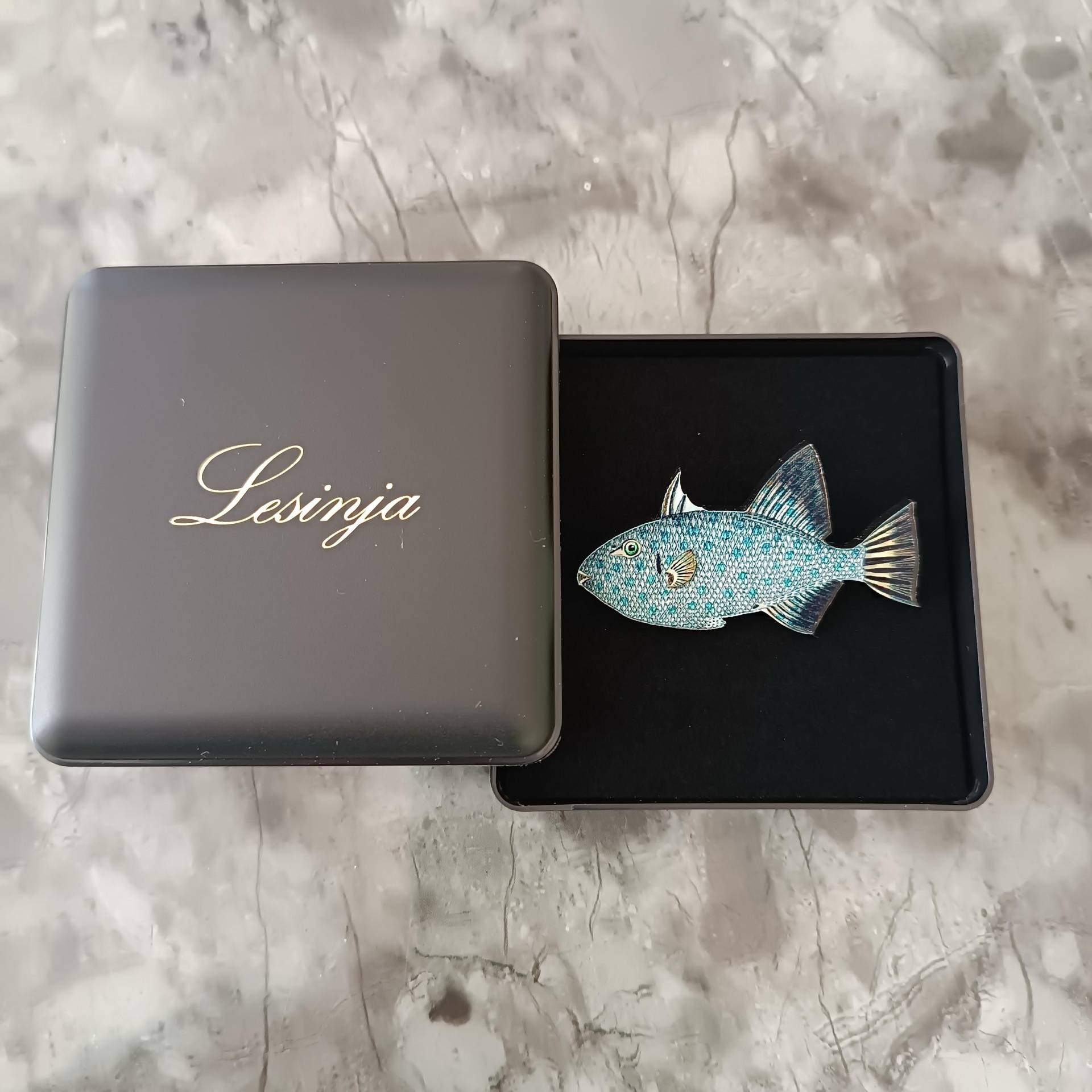 Fisch Brosche Anstecker Pin Vintage Acryl Lasercut von LesinjaLaden