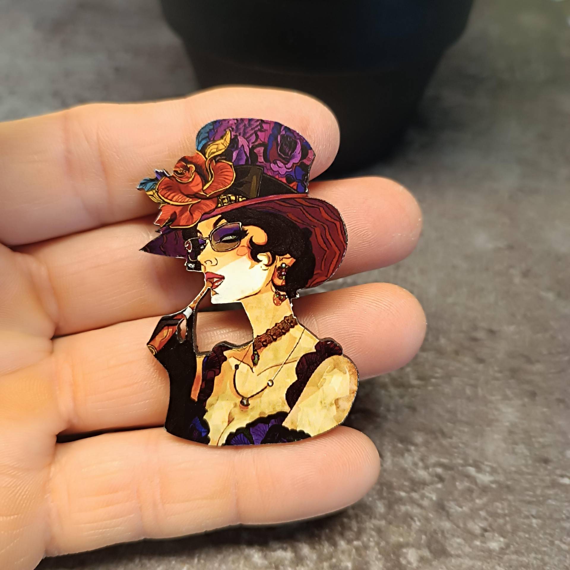 Frau Mit Hut Raucht , Brosche Anstecker Pin Vintage Acryl Lasercut Frau Mit Hut Raucht , Brosche Anstecker Pin Vintage Acryl Lasercut von LesinjaLaden