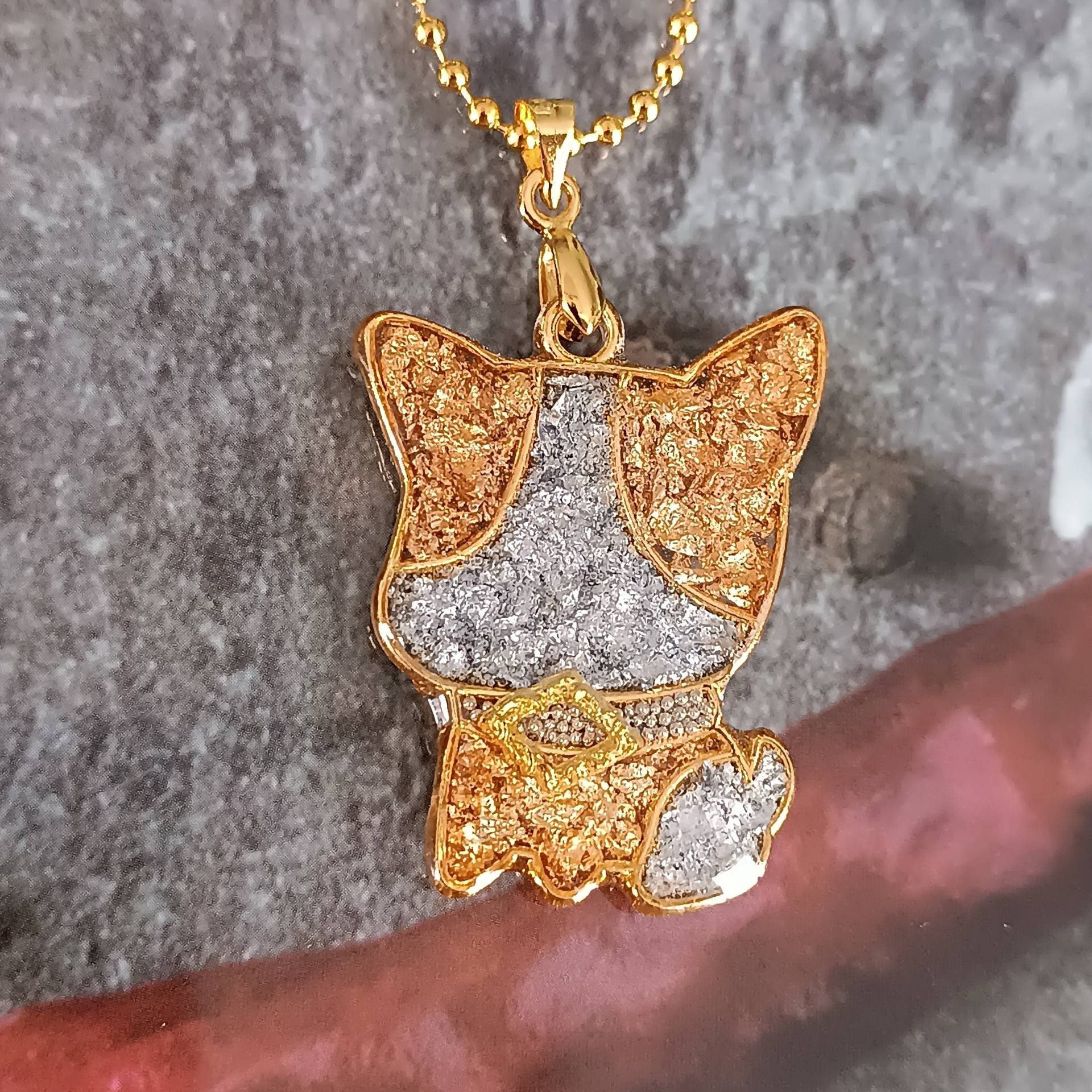 Halskette Mit Hund Anhänger Aus Kunstharz , in Gold Und Silber Farben, Geschenkbox Etui Halskette Mit Hund Anhänger Aus Kunstharz , in Gold Und Silber Farben, Geschenkbox Etui von LesinjaLaden