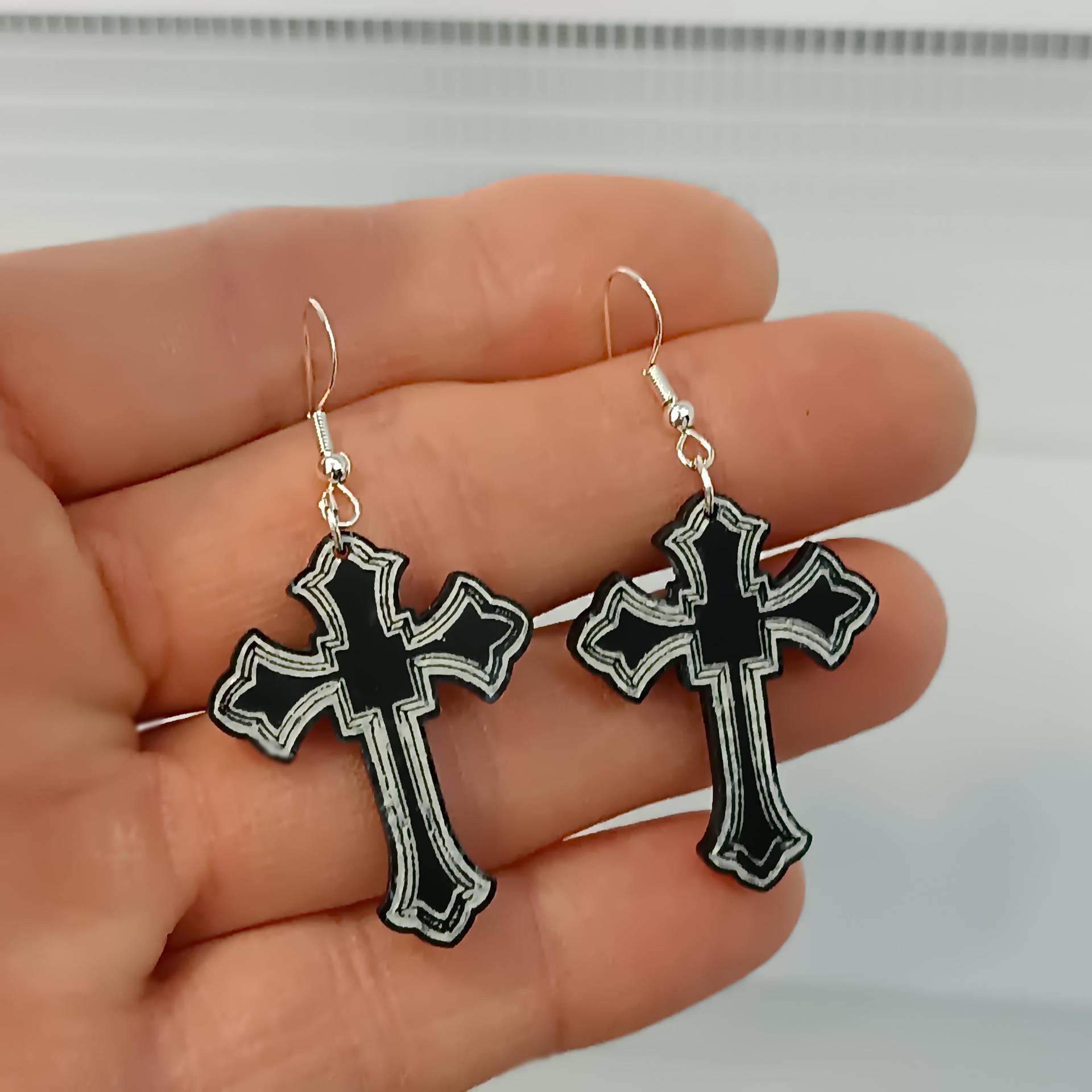 Kreuz Acryl Ohrringe, Gotisch Hängeohrringe, Vintage Kreuz Acryl Ohrringe, Gotisch Hängeohrringe, Vintage von LesinjaLaden