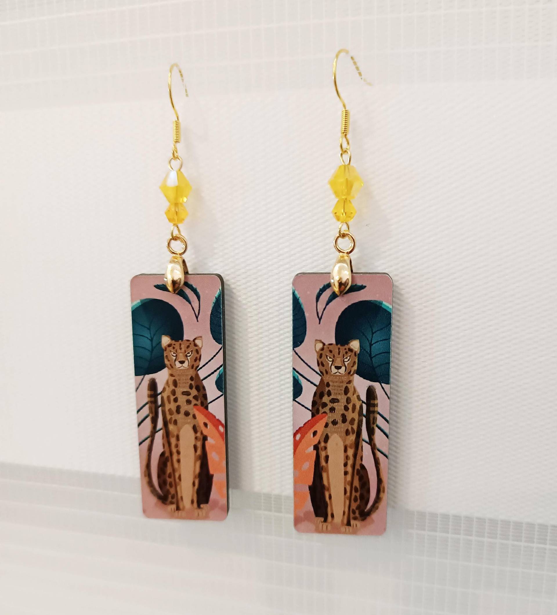 Leopard, Katze Acryl Ohrringe, Hängeohrringe Vintage von LesinjaLaden
