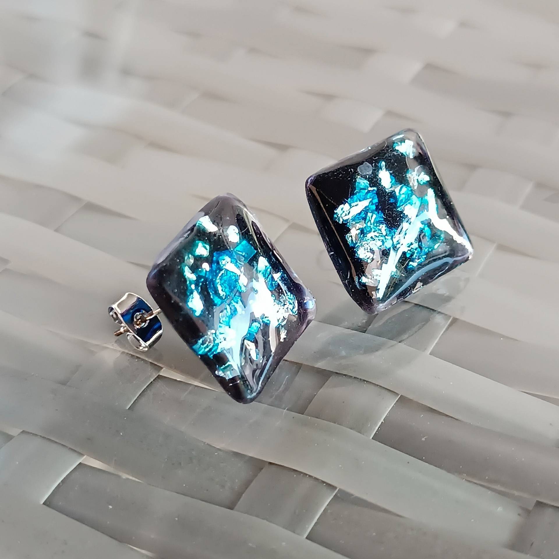 Ohrringe Ohrstecker Harz Glitzer Schwarz - Blau Ohrringe Ohrstecker Harz Glitzer Schwarz - Blau von LesinjaLaden