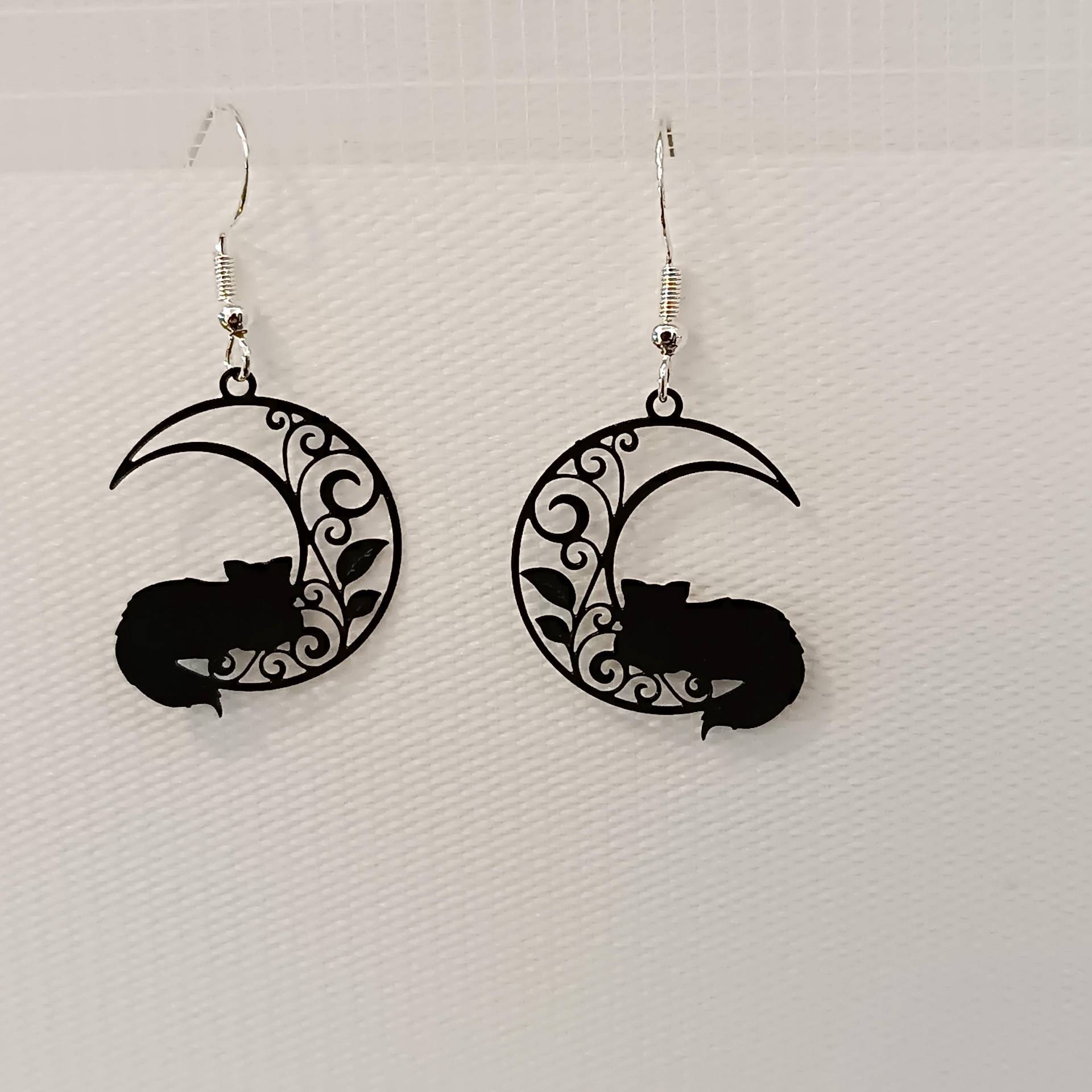 Schwarze Katze Auf Dem Mond Filigrane Ohrringe Hängend Leicht Ornament Schwarze Katze Auf Dem Mond Filigrane Ohrringe Hängend Leicht Ornament von LesinjaLaden