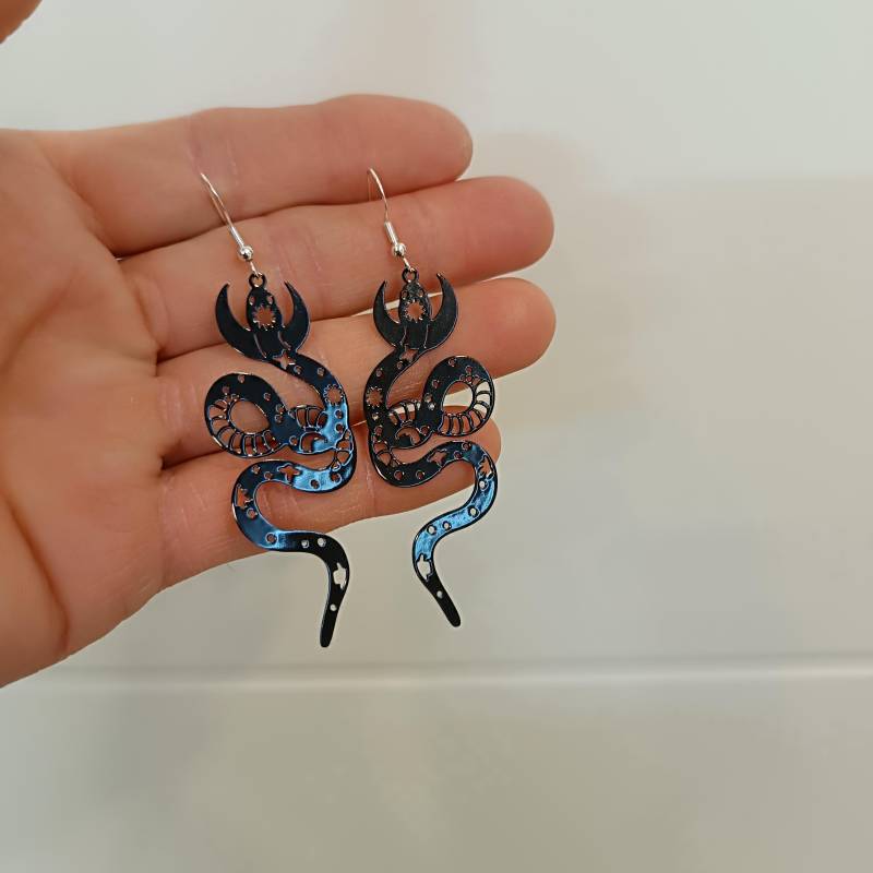 Schwarze Schlange Filigrane Ohrringe Hängend Leicht Ornament von LesinjaLaden