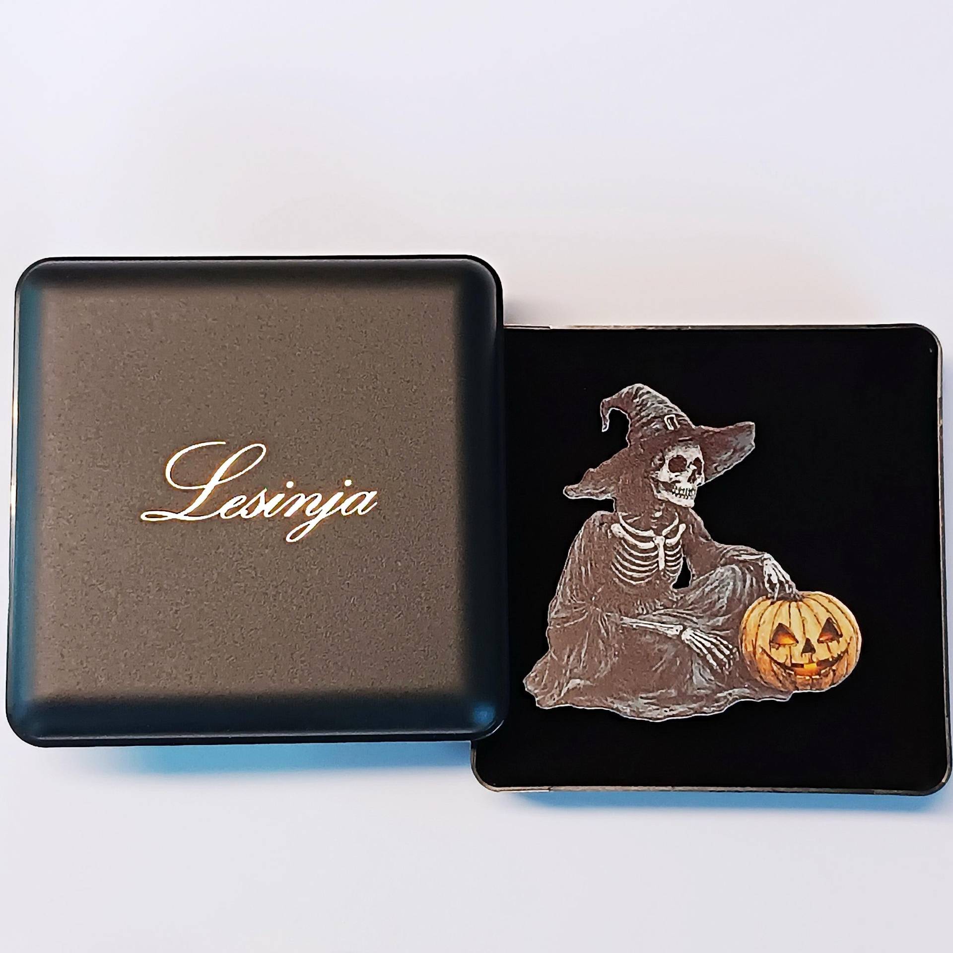 Skeleton Halloween Brosche Anstecker Pin Vintage Acryl Lasercut Skeleton Halloween Brosche Anstecker Pin Vintage Acryl Lasercut von LesinjaLaden