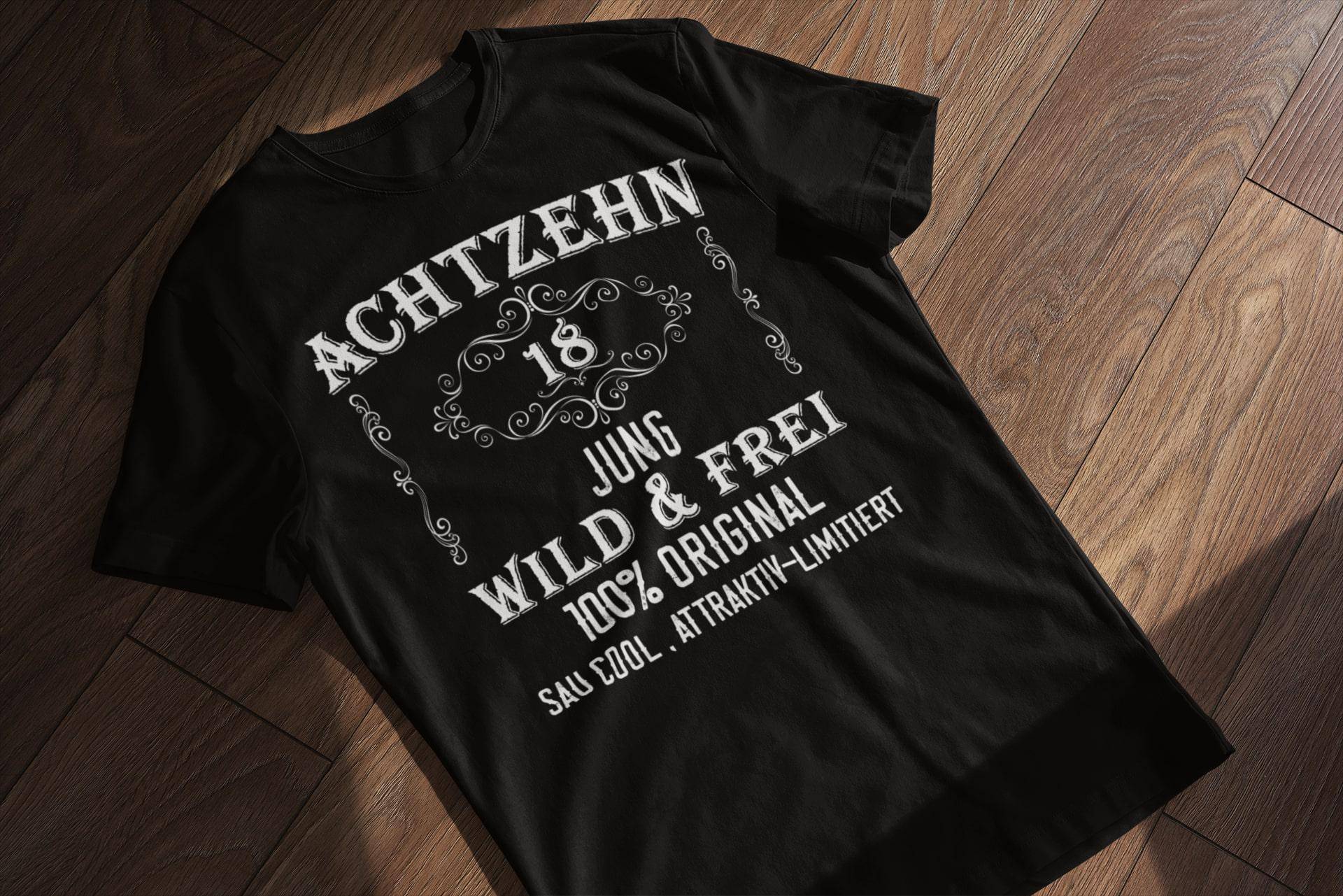 18. Geburtstag T-Shirt Jung Wild Und Frei - 18 Geworden Geschenk Lustiges Für Jungen Mädchen Volljährigkeit von LesleysPrintFrenzy