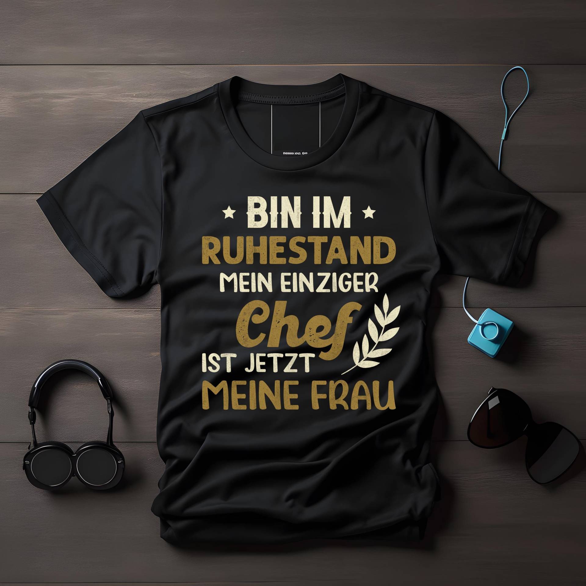 Im Ruhestand, Mein Einziger Chef Ist Jetzt Meine Frau, Lustiges Ruhestand T-Shirt, Witziges Geschenk Für Rentner, Humor Shirt Männer von LesleysPrintFrenzy