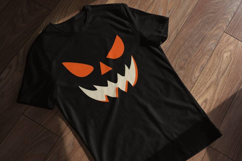Lustiges Halloween Smiley T-Shirt - Niedliches Grusel Design Mit Kawaii Süßes Geschenk Perfekt Für Halloween-Fans von LesleysPrintFrenzy
