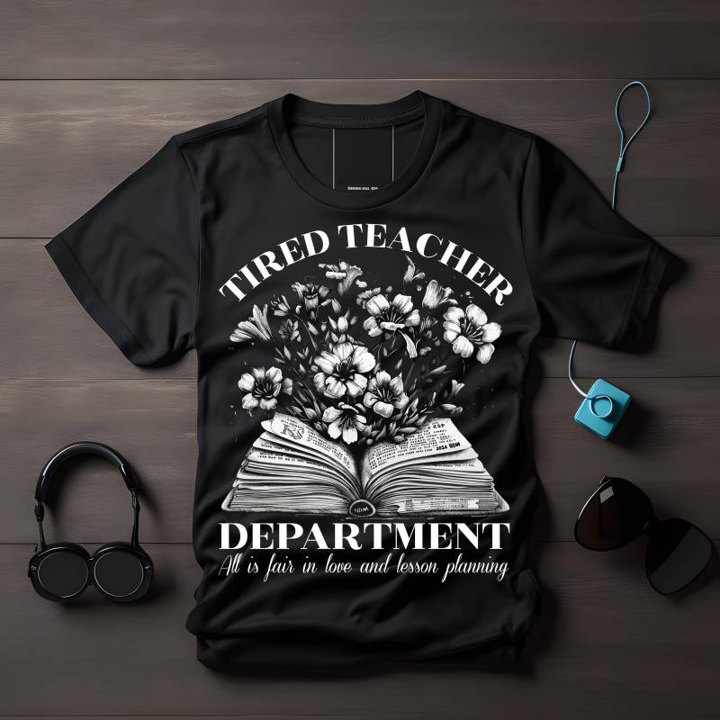 Tired Teacher Department T-Shirt | Lehrer Geschenk All Is Fair in Love & Lesson Planning Pädagogik Shirt Lehrerin Geschenkidee von LesleysPrintFrenzy