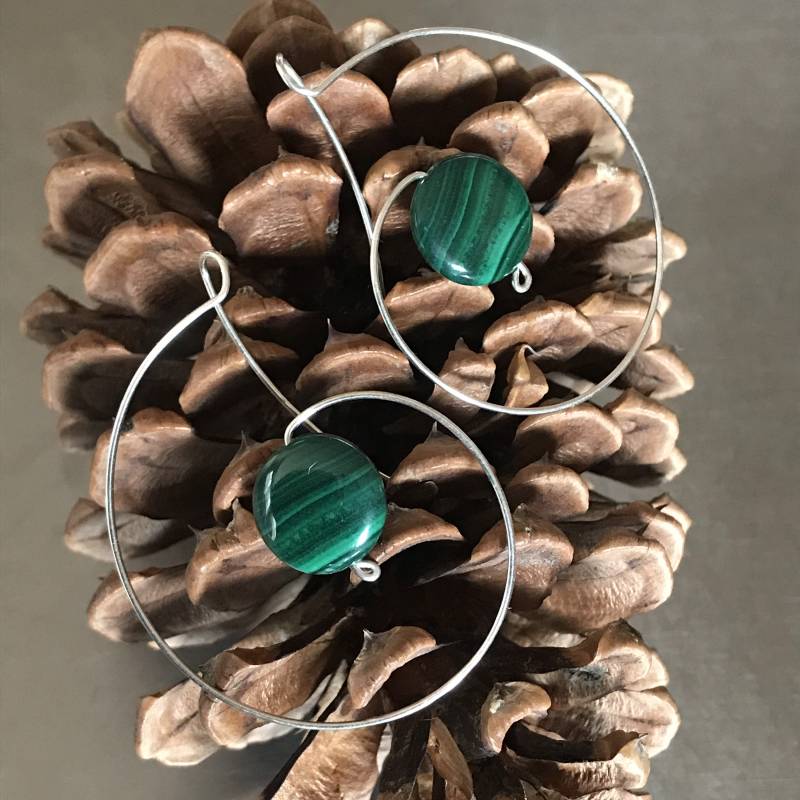 Vergoldete Malachit-Ohrringe Aus Sterlingsilber Mit Spirale Vergoldete Malachit-Ohrringe Aus Sterlingsilber Mit Spirale von LeslieAlice