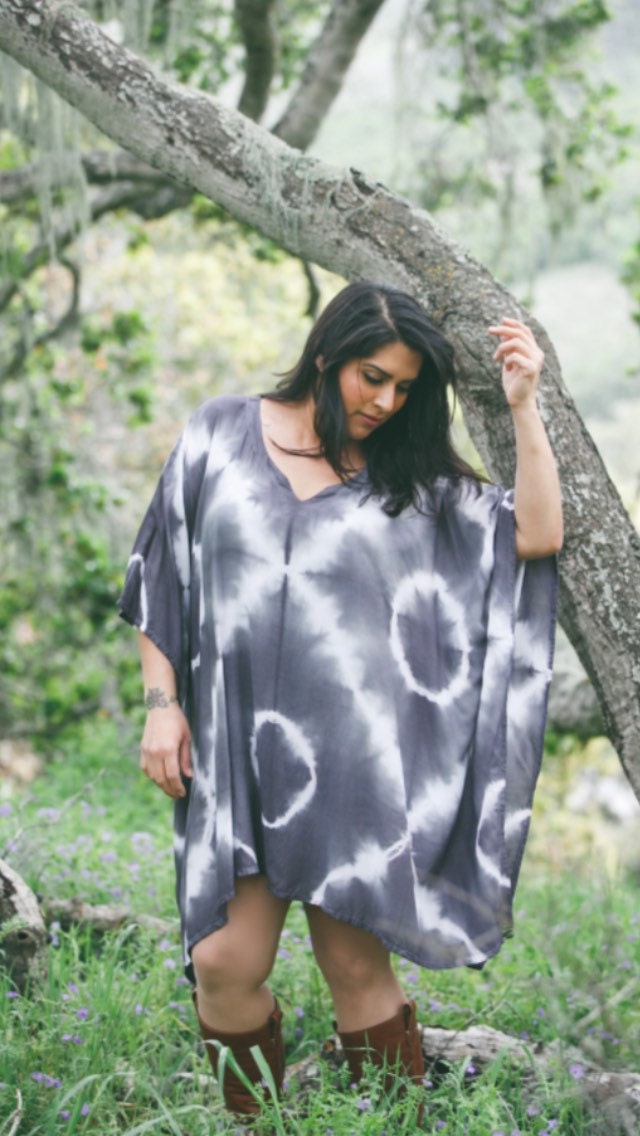 Plus Größe Grau Shibori Krawatte-Dye Kleid/Tunika Plus Größe Grau Shibori Krawatte-Dye Kleid/Tunika von LeslieRayClothing