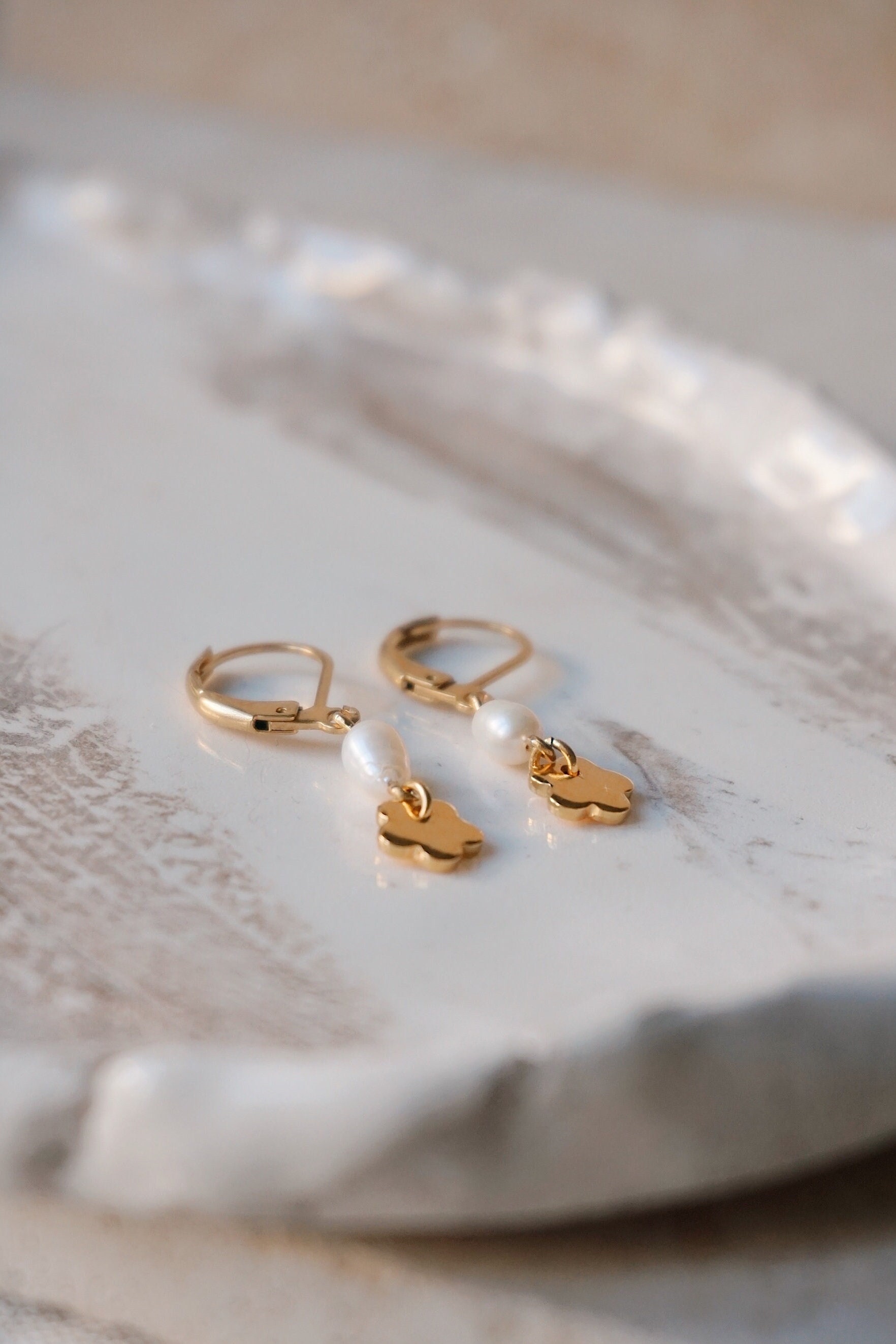 Margeriten-Ohrringe - Süßwasserperlen Und Kleine Blume Margeriten-Ohrringe - Süßwasserperlen Und Kleine Blume von LesperlesdeJeannette