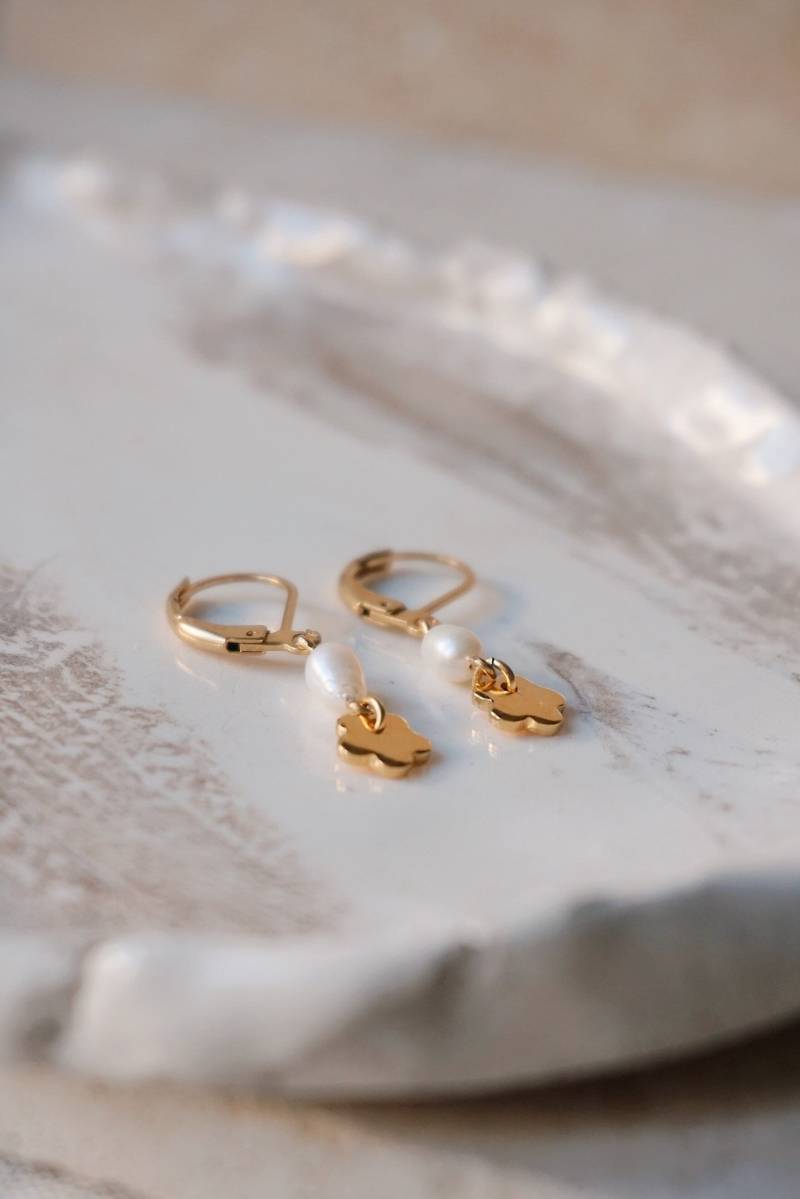 Margeriten-Ohrringe - Süßwasserperlen Und Kleine Blume von LesperlesdeJeannette