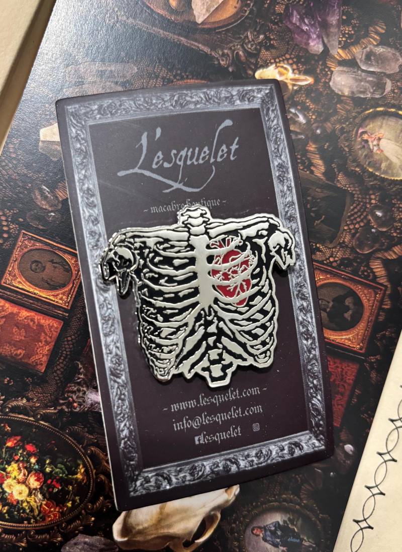 Cage Herz Emaille Pin Für Brustkorb Cage Herz Emaille Pin Für Brustkorb von Lesquelet