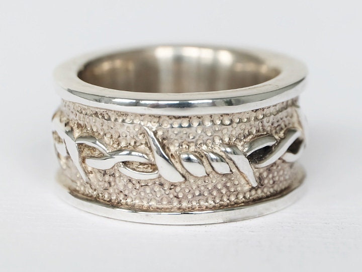 Handgefertigter Draht Ring, Handgemachter Gehämmerter Ring, Silberdrahtring, Handgemachter Massivring, Stacheldrahtring Mit Widerhaken von Lessaremore