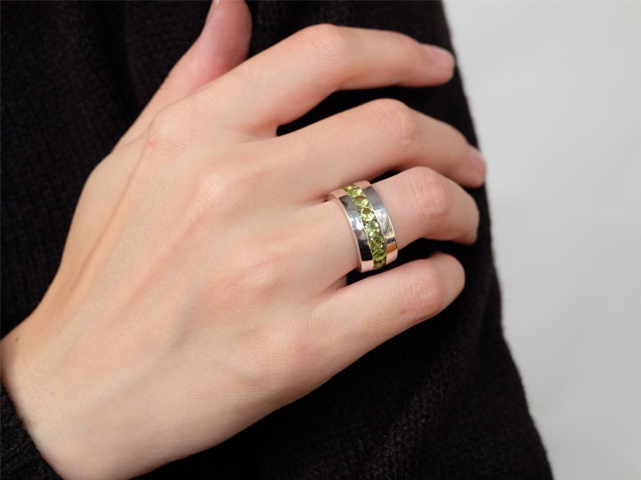 Peridot Statement Ring, Peridot Ring, 925 Massiv Sterling Silber Großer Schwerer Statement August Geburtsstein Ring von Lessaremore