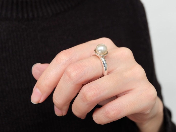 Perlen Silberring, Perlenring, Weiße Perle Ring, Große Silberring, Perlen-statement Einzigartige Ring von Lessaremore