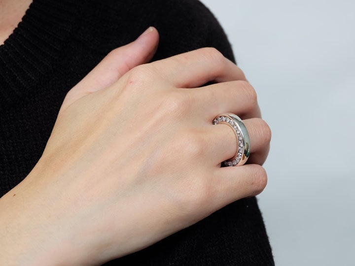 Seitlicher Zirkonia-Ring, Weißer Zirkonia-Ring, Ring, Cz-Ring, Großer Schwerer Breiter Bandring, Statement-Ring von Lessaremore