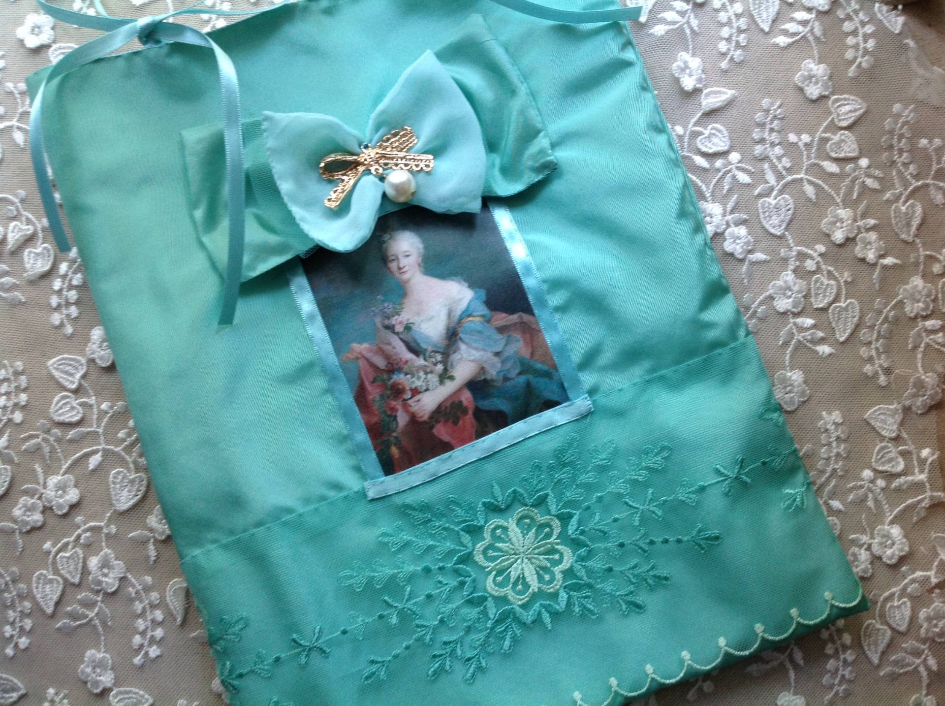 Seiden-Dessousbeutel Mit Porträt Einer Marquise von LestroisMarquises