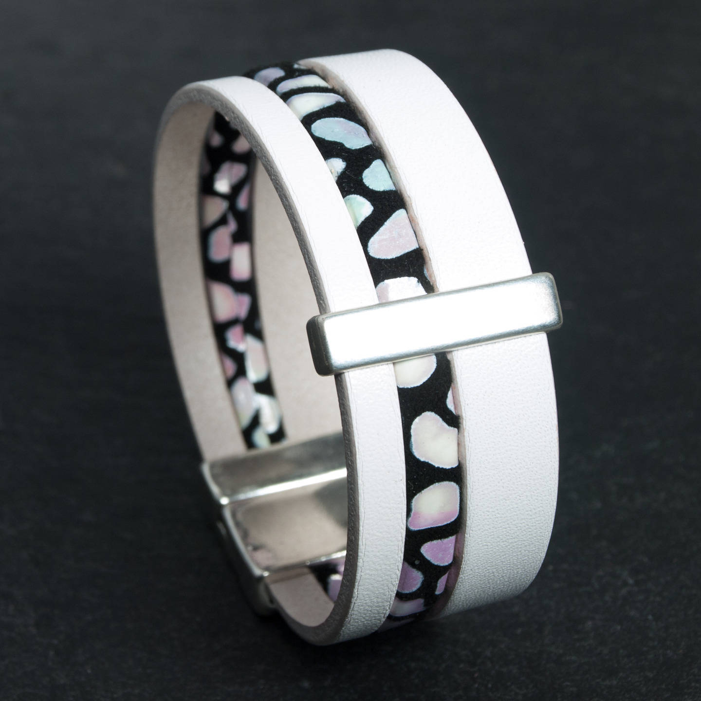 Lux-Lederarmband Mit Samtband Und Nuancierten Drucken Lux-Lederarmband Mit Samtband Und Nuancierten Drucken von LetEcreations